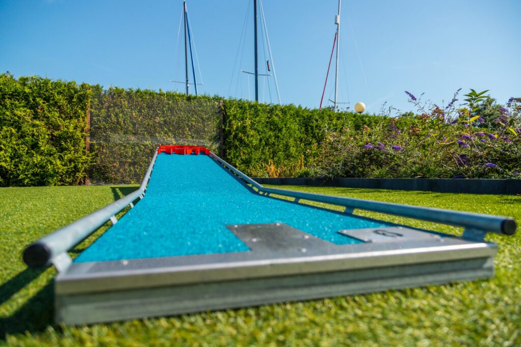 Minigolfanlage bei De Brekken am Wasser